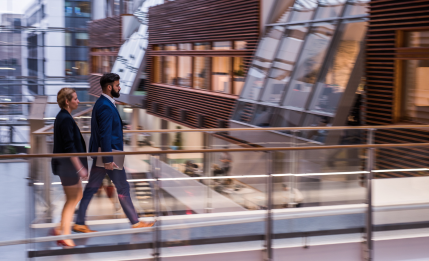 astuces spéciale pour soulager le dos des travailleurs entre 40 et 60 ans